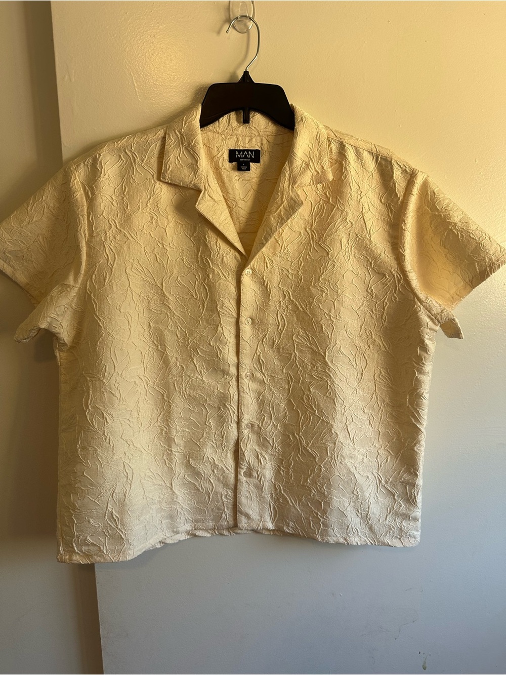 Boohoo Cream Textured Short-Sleeve Button-Down Shirt